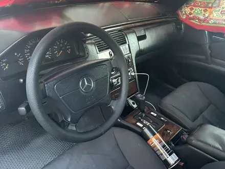 Mercedes-Benz E 280 1996 года за 2 700 000 тг. в Алматы – фото 4