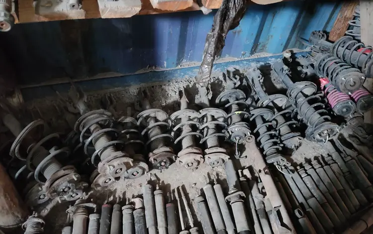 Амортизатор. Стойка амортизатора. Lexus GS 300 за 25 000 тг. в Алматы