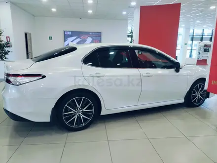 Toyota Camry 2021 года за 15 500 000 тг. в Тараз – фото 2