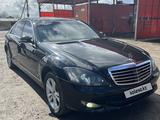 Mercedes-Benz S 500 2006 года за 7 900 000 тг. в Щучинск – фото 2