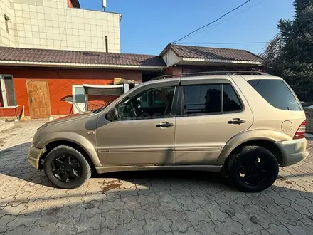 Mercedes-Benz ML 320 2001 года за 2 800 000 тг. в Алматы – фото 3