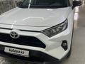 Toyota RAV4 2021 года за 16 500 000 тг. в Караганда – фото 2