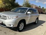 Toyota Highlander 2013 года за 10 000 000 тг. в Актобе – фото 2