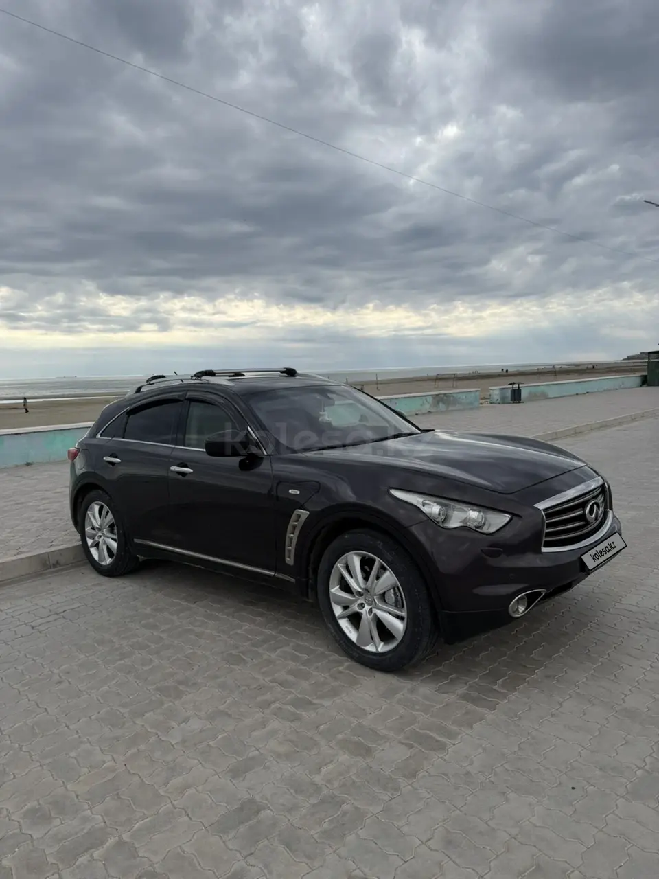 Infiniti FX37, 2012