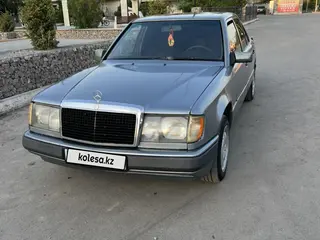 Mercedes-Benz E 230