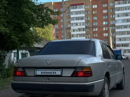 Mercedes-Benz E 300 1989 года за 1 000 000 тг. в Астана – фото 3