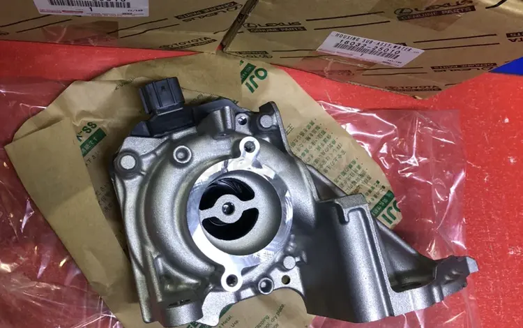 Насос водяной (помпа электронная) Лексус Тойота за 66 000 тг. в Алматы