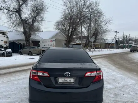 Toyota Camry 2014 года за 5 500 000 тг. в Актобе – фото 4