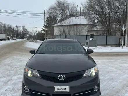 Toyota Camry 2014 года за 5 500 000 тг. в Актобе