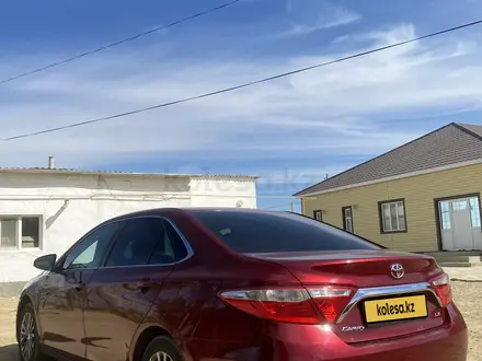 Toyota Camry 2015 года за 8 000 000 тг. в Кульсары – фото 3