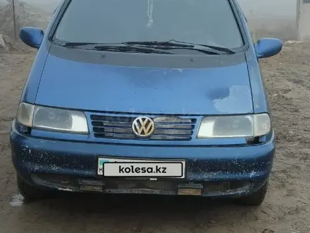 Volkswagen Sharan 1996 года за 2 100 000 тг. в Шардара – фото 2