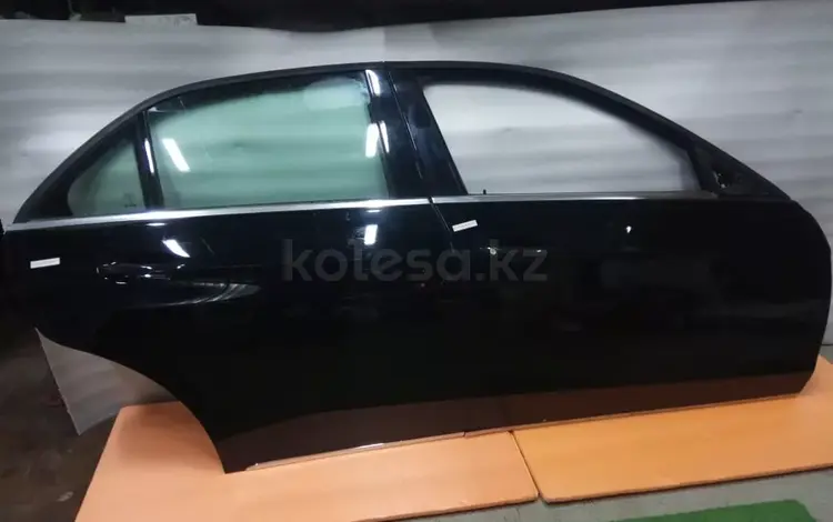 Дверь передняя правая на Mercedes w212 за 22 222 тг. в Караганда