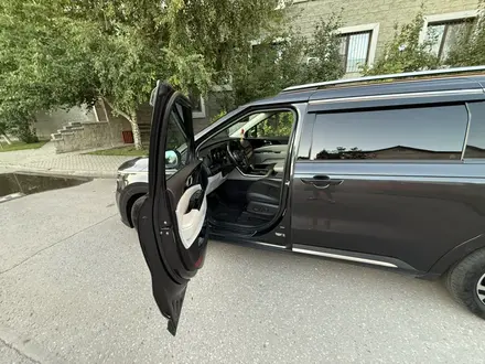 Kia Carnival 2023 года за 19 000 000 тг. в Астана – фото 17