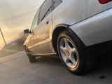 Audi A4 1996 года за 1 500 000 тг. в Тараз – фото 2