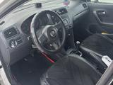 Volkswagen Polo 2011 года за 3 000 000 тг. в Караганда – фото 2