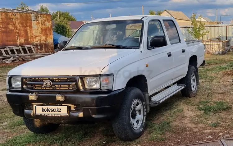 Toyota Hilux 2000 года за 4 000 000 тг. в Аксай