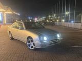 Mercedes-Benz E 320 2001 годаfor4 500 000 тг. в Астана
