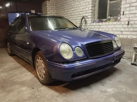 Mercedes-Benz E 280 1998 года за 2 350 000 тг. в Астана