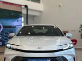 Toyota Camry Luxe eCVT 2026 года за 24 190 000 тг. в Астана – фото 2
