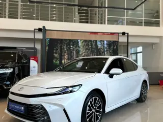 Toyota Camry Luxe eCVT