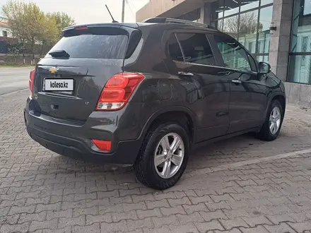 Chevrolet Tracker 2018 года за 5 800 000 тг. в Шымкент – фото 4