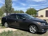 Toyota Camry 2014 года за 7 850 000 тг. в Актобе – фото 3