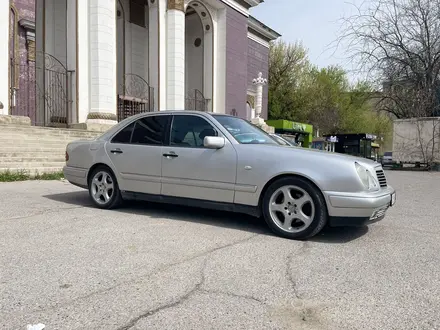 Mercedes-Benz E 320 1998 года за 3 000 000 тг. в Шымкент – фото 8