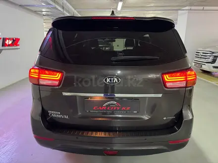 Kia Carnival 2015 года за 12 700 000 тг. в Астана – фото 10