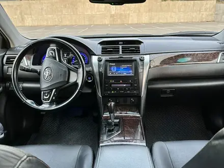 Toyota Camry 2015 года за 10 800 000 тг. в Актау – фото 9