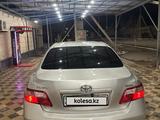 Toyota Camry 2006 года за 4 700 000 тг. в Туркестан – фото 2
