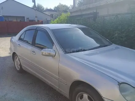 Mercedes-Benz C 240 2002 года за 3 000 000 тг. в Усть-Каменогорск – фото 5