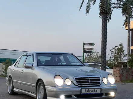 Mercedes-Benz E 55 AMG 2001 года за 7 900 000 тг. в Алматы – фото 2