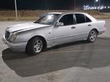 Mercedes-Benz E 200 1995 года за 1 500 000 тг. в Актобе – фото 3