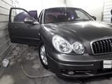 Hyundai Sonata 2004 года за 2 000 000 тг. в Булаево – фото 4