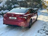 Toyota Camry 2021 года за 13 500 000 тг. в Алматы – фото 4