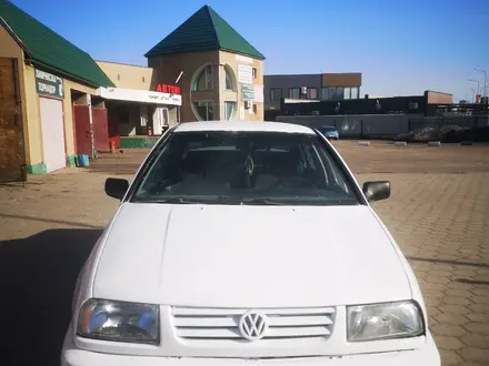 Volkswagen Vento 1995 года за 1 150 000 тг. в Караганда