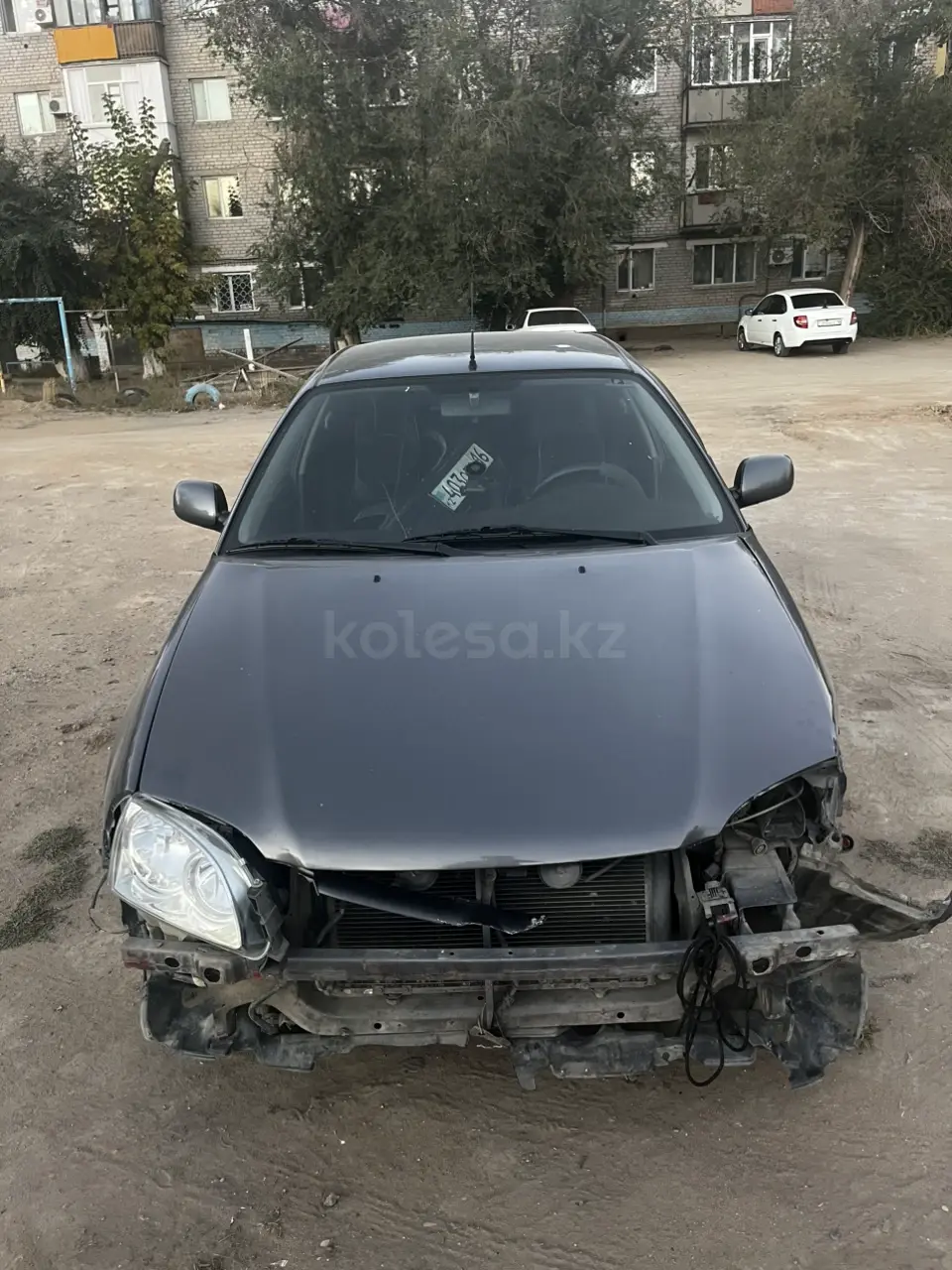 Toyota Avensis, 2001