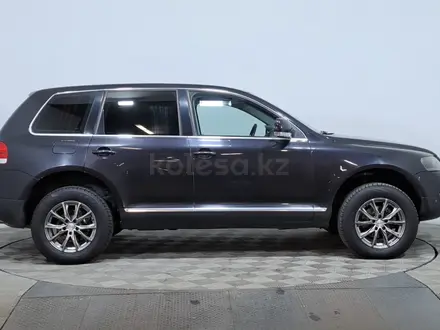 Volkswagen Touareg 2006 года за 3 890 000 тг. в Астана – фото 4