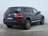 Volkswagen Touareg 2006 года за 3 890 000 тг. в Астана – фото 5