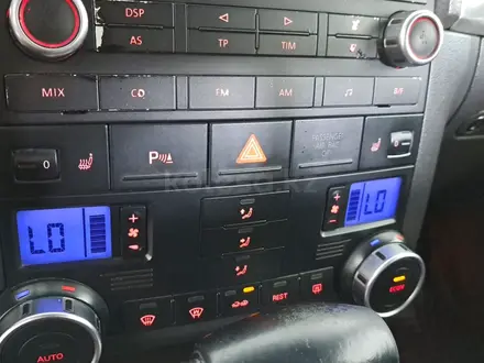 Volkswagen Touareg 2006 года за 3 890 000 тг. в Астана – фото 21