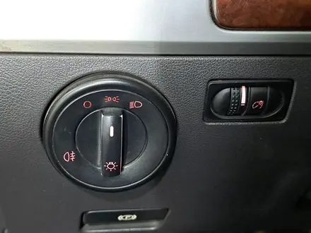 Volkswagen Touareg 2006 года за 3 890 000 тг. в Астана – фото 11