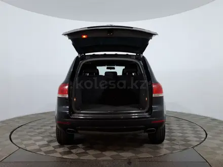 Volkswagen Touareg 2006 года за 3 890 000 тг. в Астана – фото 9