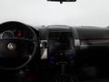 Volkswagen Touareg 2006 года за 3 890 000 тг. в Астана – фото 15