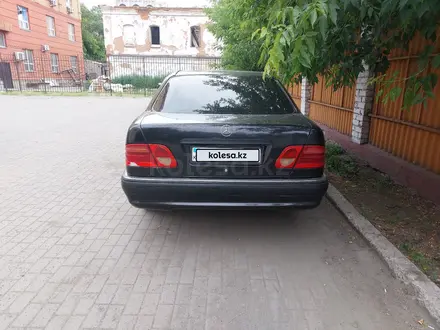 Mercedes-Benz E 280 1996 года за 2 650 000 тг. в Семей – фото 3