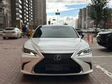 Lexus ES 250 2018 года за 24 000 000 тг. в Астана