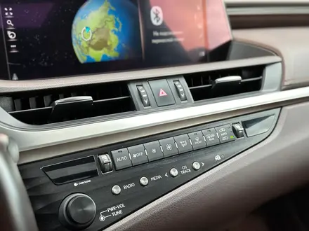 Lexus ES 250 2018 года за 24 000 000 тг. в Астана – фото 18