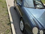 Mercedes-Benz CLK 200 2001 годаfor2 600 000 тг. в Караганда – фото 5