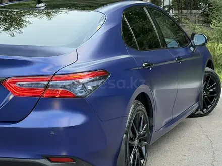 Toyota Camry 2021 года за 15 300 000 тг. в Караганда – фото 12