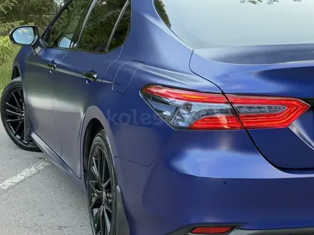 Toyota Camry 2021 года за 15 300 000 тг. в Караганда – фото 17