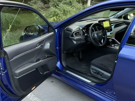 Toyota Camry 2021 года за 15 300 000 тг. в Караганда – фото 19